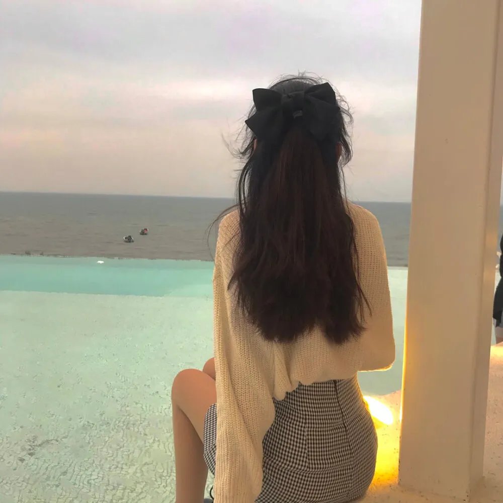隔楼女孩：我们之间的层距